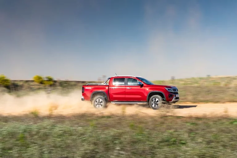 Prueba del Volkswagen Amarok 2.0 TDI 2025: Tan duro como refinado