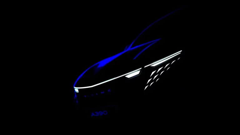 El Alpine A390 de producción muestra su primera imagen
