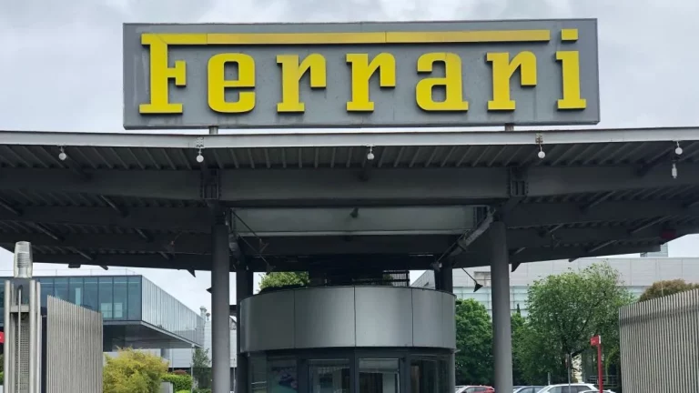 El impresionante bonus que Ferrari da a sus trabajadores, que pueden pagar este coche al contado
