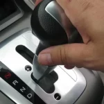 Ion (38), profesor de autoescuela: «¿Conoces el carnet de coche automático? Te explico en qué consiste»