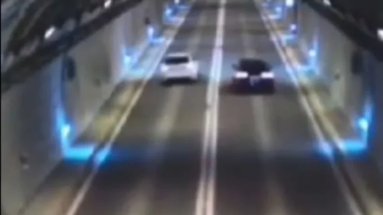 Ferrari y Mercedes AMG con matrículas noruegas se enfrentan en una carrera ilegal en la A5