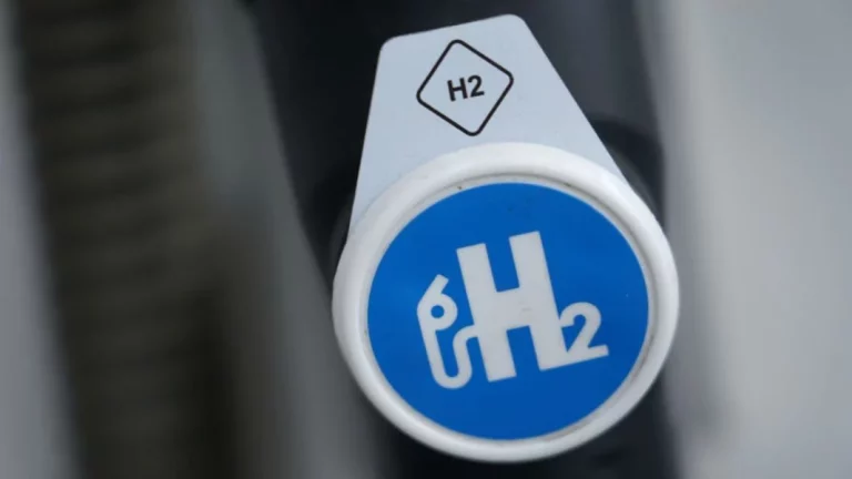 El motivo por el que el coche de hidrógeno no gana adeptos: Hay tantas hidrogeneras en el mundo como gasolineras en Madrid
