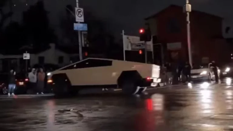 Este es el coche que nunca debes llevar a hacer ‘donuts’ si no quieres quedar en ridículo