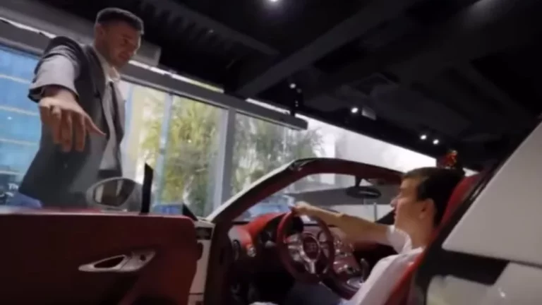 Entra en un concesionario con varios millones de euros a comprar un Bugatti Veyron y lo echan a la calle