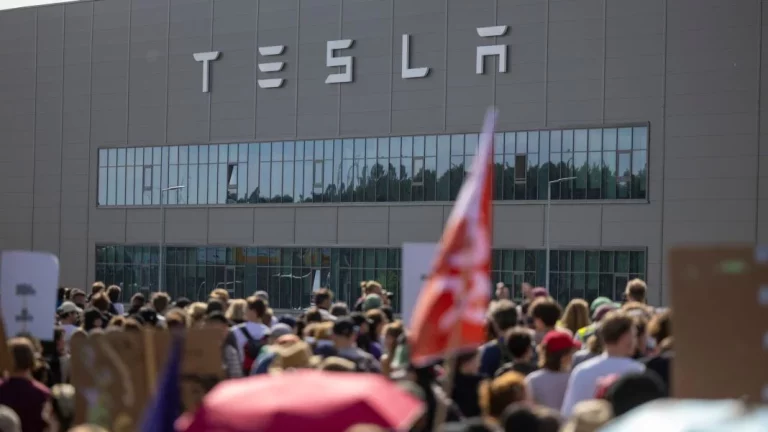 La Gigafactory de Tesla vuelve a estar en el punto de mira: Esta vez con un muerto de por medio