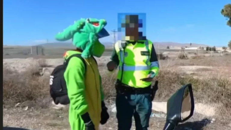 La petición de un Guardia Civil a este motorista se hace viral en redes sociales: ‘A mí me has ganado’