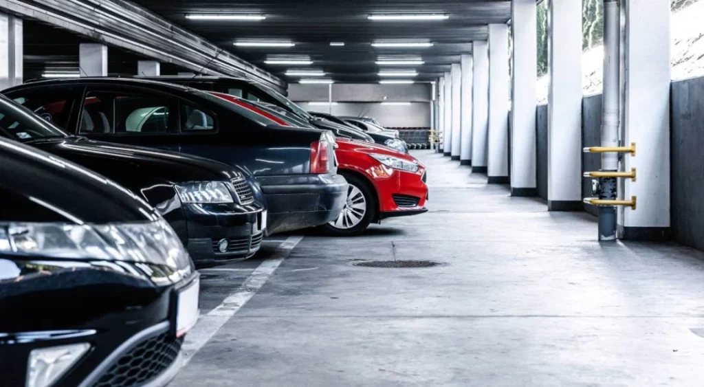 Fernando (37), gestor de comunidades: "Mucho cuidado con aparcar en otra plaza que no sea la tuya en el garaje de la comunidad" 3 Motor16 plazas de garaje