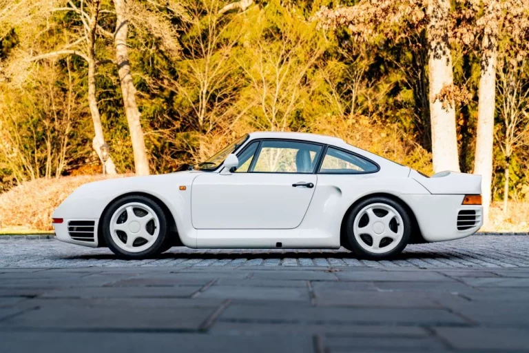 Este Porsche 959 prácticamente a estrenar promete hacer muy feliz a su nuevo propietario