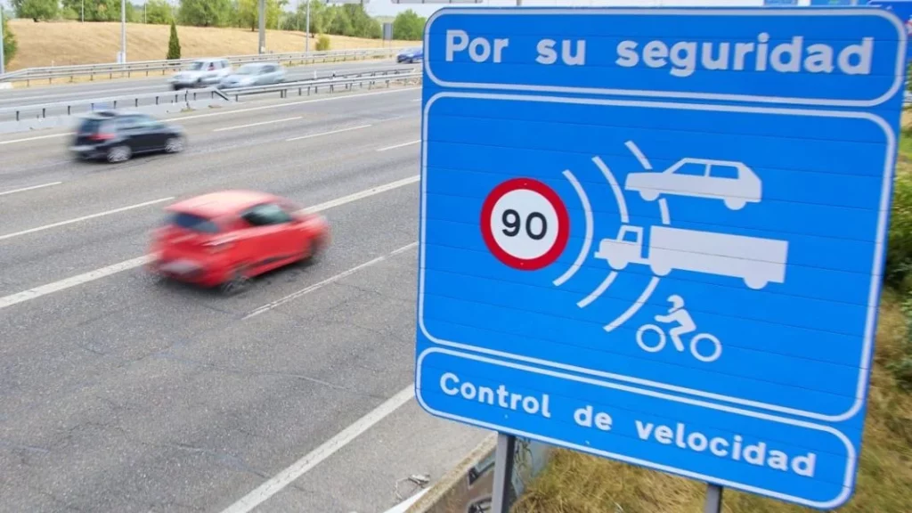 Cartel aviso radar fijo DGT