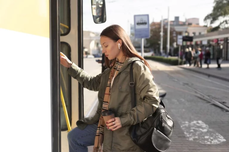 El truco infalible para ahorrar 450 euros al usar el transporte público colectivo