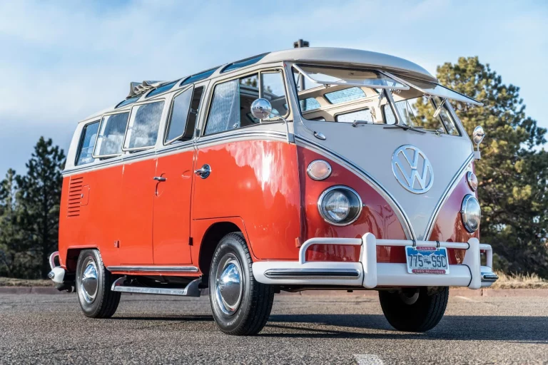Este Volkswagen Bus de 21 ventanas ha sido más caro que un ID.Buzz