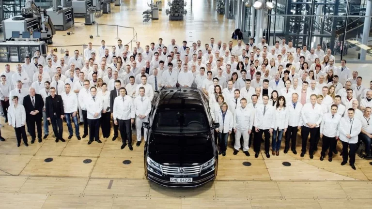 En 2002 Volkswagen fabricó el mejor coche del mundo: y perdía más de 20.000 euros con cada uno que vendía