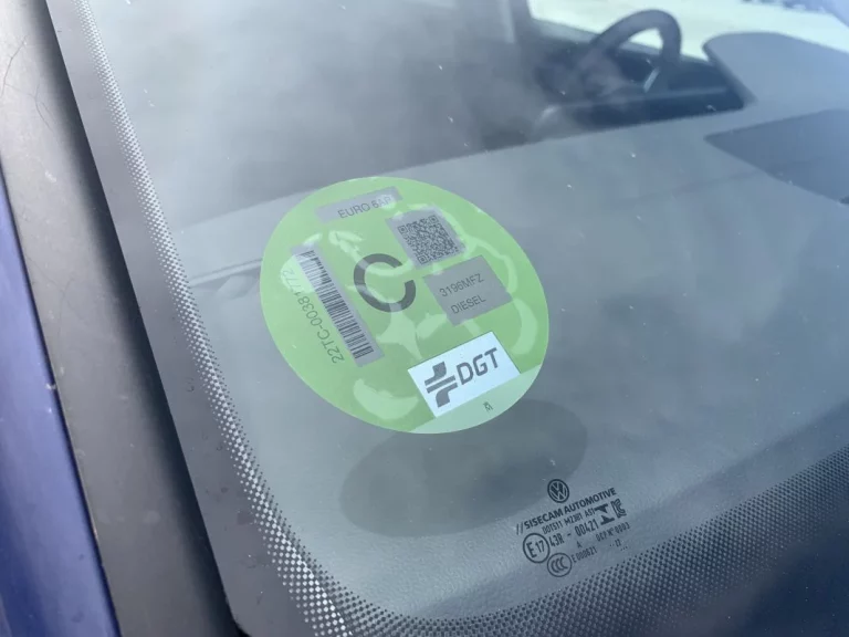 Las ciudades que disparan a los coches con etiqueta C: más de 9 millones de vehículos en el punto de mira