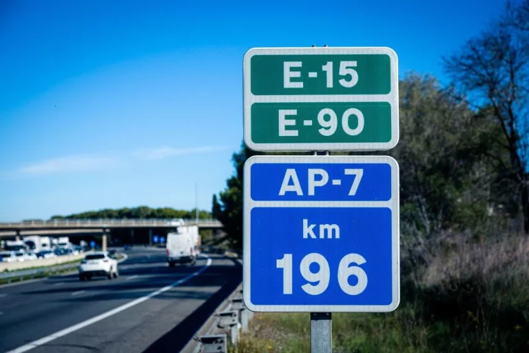 Esta es la primera carretera inteligente de España: la velocidad cambia en función del tráfico