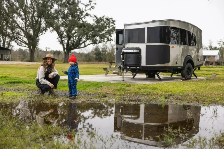 Airstream Basecamp 20Xe: La caravana más aventurera viene con la batería de un 308 PHEV