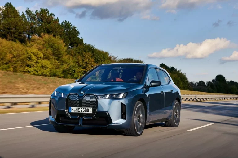 El renovado BMW iX ya tiene precio, acorde a EQE SUV o EX90 entre otros