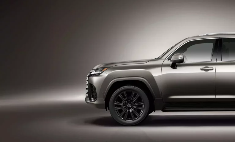 Este Lexus LX700h hará las delicias de todo apasionado al golf