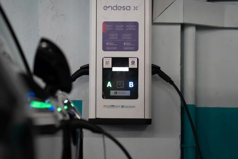 Los ciberataques contra tu coche crecen. Ojo a los hackers de sombrero negro