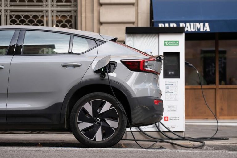 Bruselas pide dar ventajas fiscales a las empresas que apuesten por los coches eléctricos