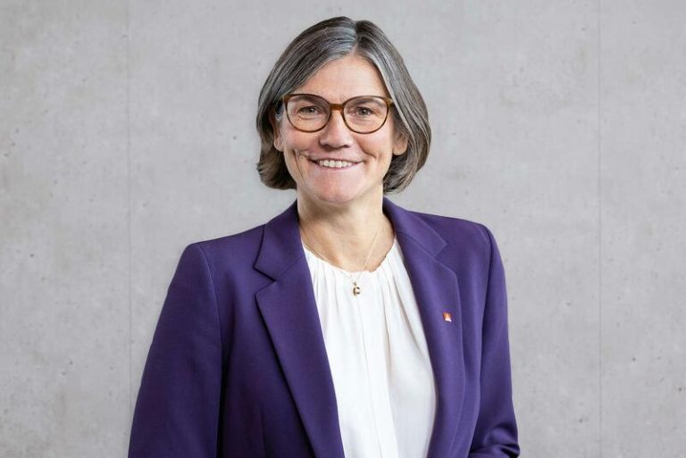 La presidenta del sindicato IG Metall se pasa a supervisar Volkswagen