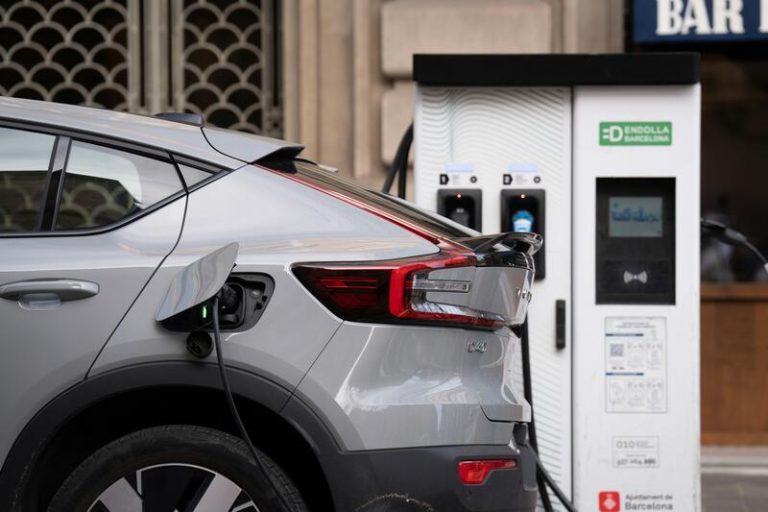 El número exacto de puntos de carga que España necesita para igualar el servicio que ofrecen las gasolineras