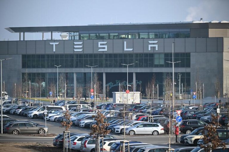 Los trabajadores de la Gigafactory que Tesla tiene en Alemania, estallan