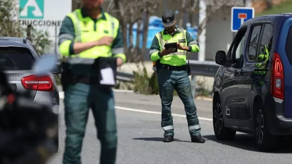 DGT multa coche solo Motor16