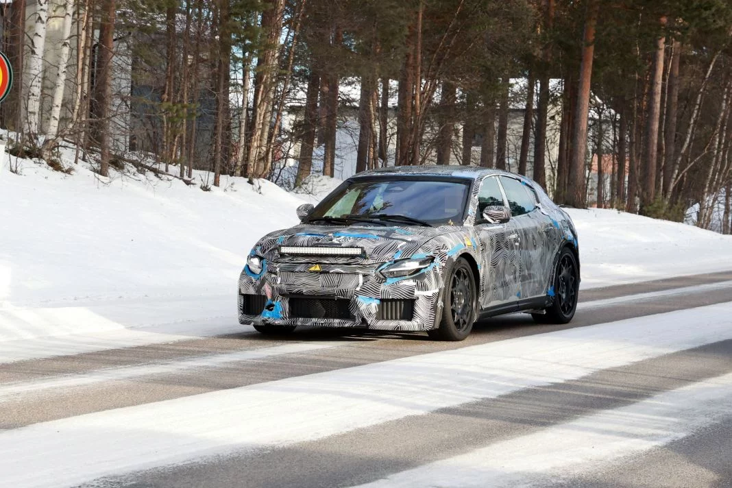 Fotos espía del primer Ferrari eléctrico, que será un crossover