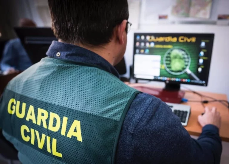 El aviso que la Guardia Civil hace a todos los conductores antes de arrancar: «Mira el suelo»