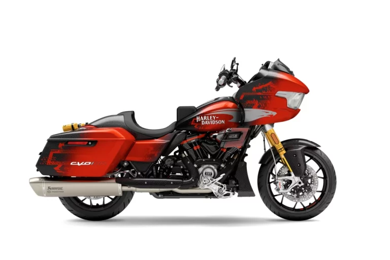 Harley-Davidson CVO Road Glide RR. La moto que cuesta como un Porsche Taycan