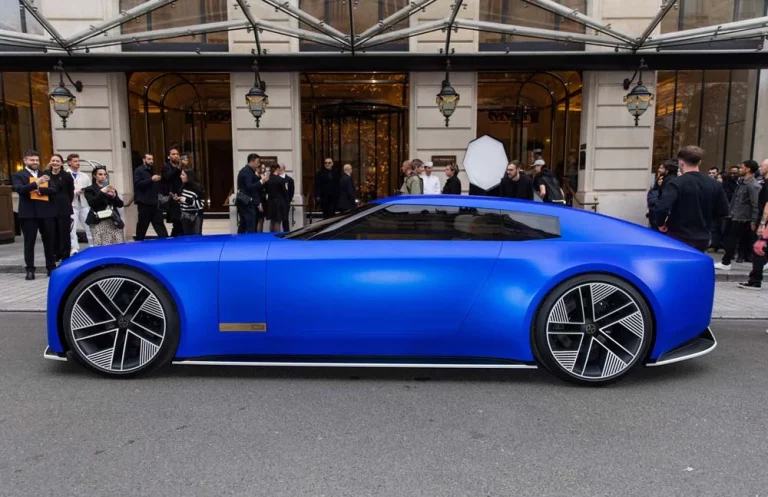 Jaguar Type 00, estrella inesperada por las calles de París