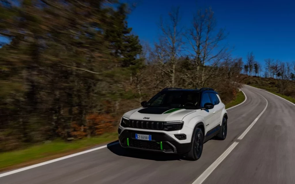 Los coches de Jeep que estarán en la San Silvestre vallecana 2 Motor16 Primera prueba del Jeep Avenger 4xe