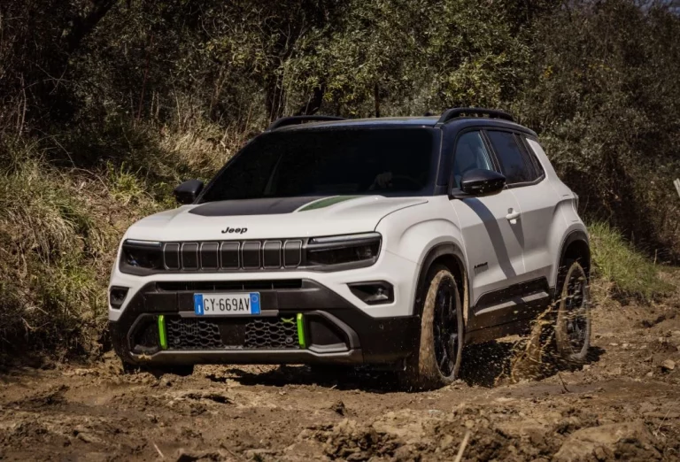Jeep Avenger 4xe: Estos son los 3 rivales del SUV-B más campero