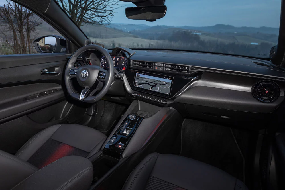 Los Alfa Romeo Junior más sofisticados ya están a la venta en España 2 Motor16 Junior Ibrida Q4 19 Motor16