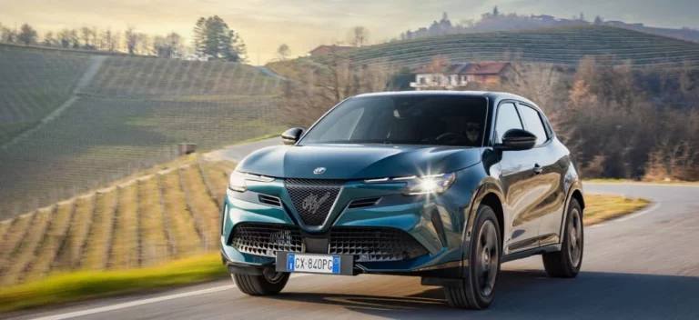 Primera prueba del Junior Ibrida Q4. La nueva esencia de Alfa Romeo