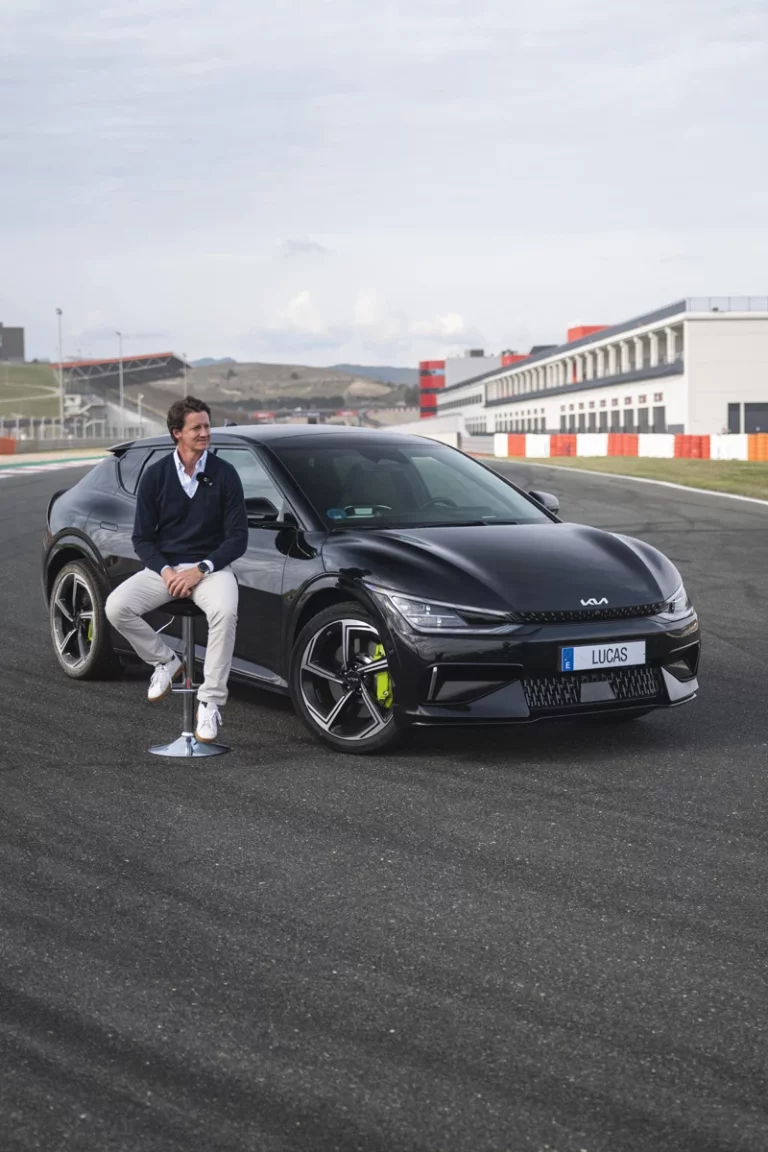 El deportivo eléctrico que estrena el piloto Lucas Ordóñez