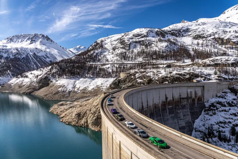 Lamborghini Urus y Revuelto: furia híbrida en los Alpes