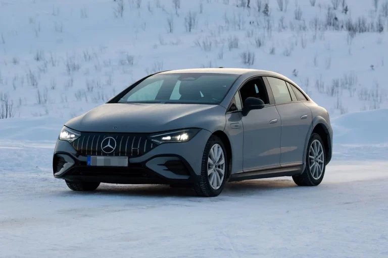 Fotos espía del Mercedes Clase E eléctrico que llegará en 2027
