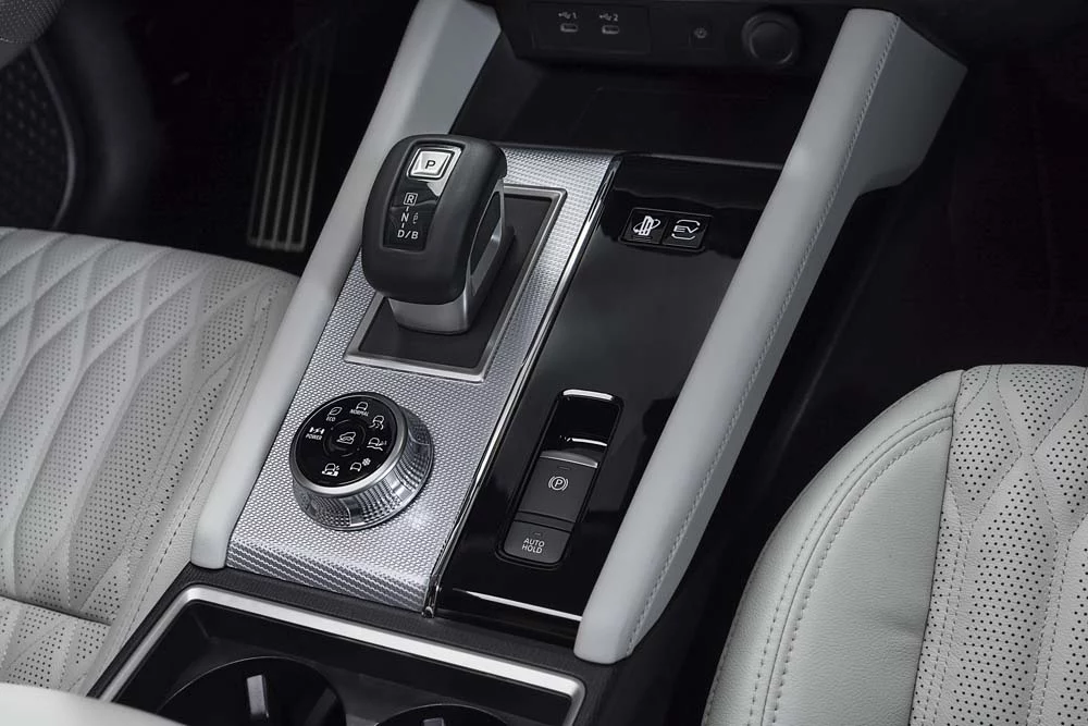 Mitsubishi anuncia dos nuevos modelos que podrías no llegar a ver por aquí 3 Motor16 Mitsubishi Outlander PHEV 2025 67 Motor16
