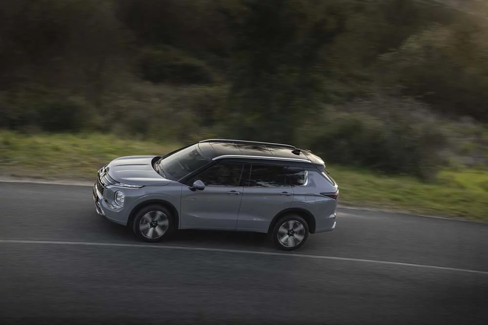 New Outlander PHEV Moonstone Grey 028HR Motor16