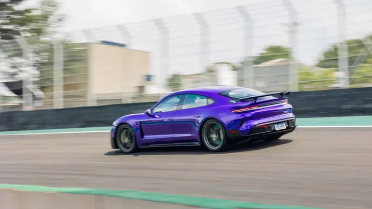 Así se las gasta el Porsche Taycan Turbo GT en Interlagos