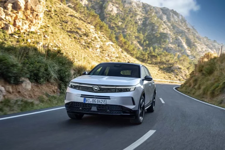 Primera prueba del nuevo Opel Grandland PHEV. Dos mundos