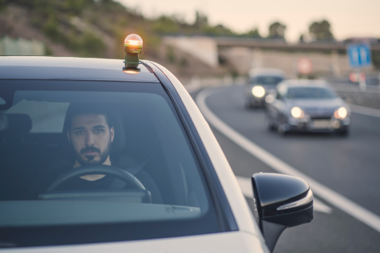 El ‘golazo’ que vuelve a enfrentar a la Guardia Civil y a la Dirección General de Tráfico por el accesorio más polémico de los últimos años