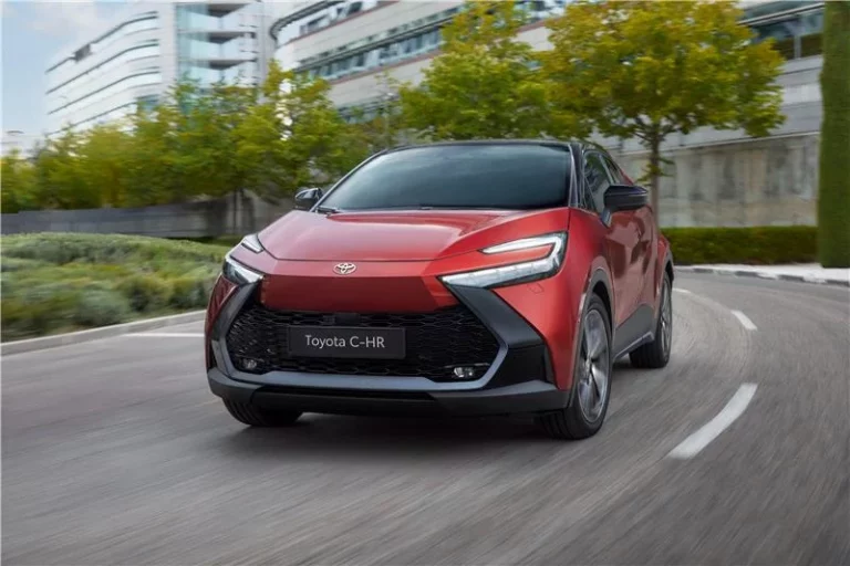 El Toyota C-HR Plug-in Hybrid renueva su oferta de acabados