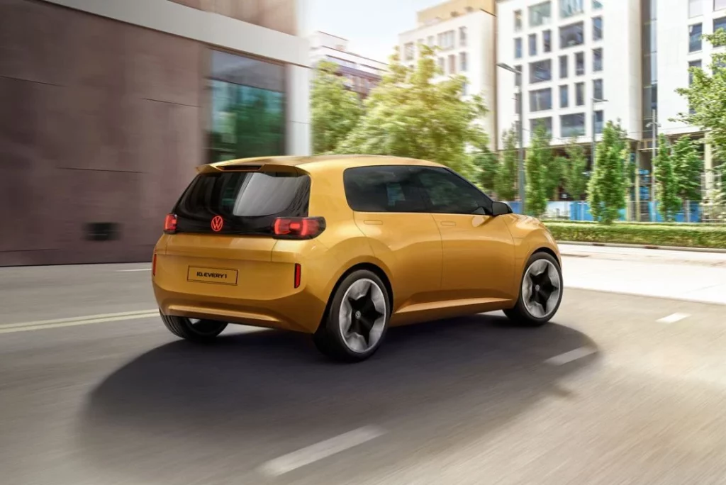 Coche eléctrico barato: Volkswagen fabricará en Portugal su 'Golf en miniatura' de 3,88 metros para 2027 1 Motor16 VOLKSWAGEN ID EVERY1 2 Motor16