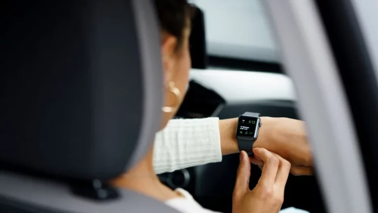 El primer cambio de hora de 2025 está al caer y la DGT te hace estas recomendaciones