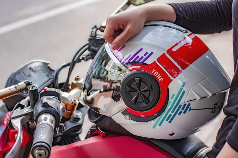 Así debes cuidar el casco de tu moto para que te dure toda la vida