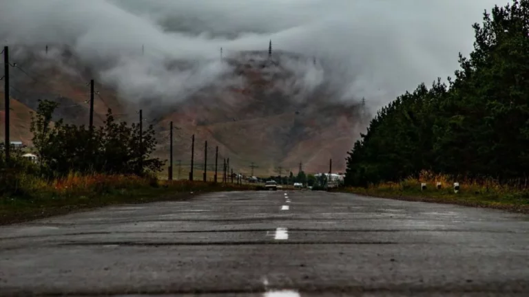 Esta es la carretera de España con la recta más larga: tardarás 6 horas en recorrerla andando