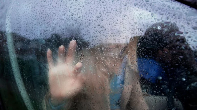 Así evitas que se empañen los cristales de tu coche cuando más llueve