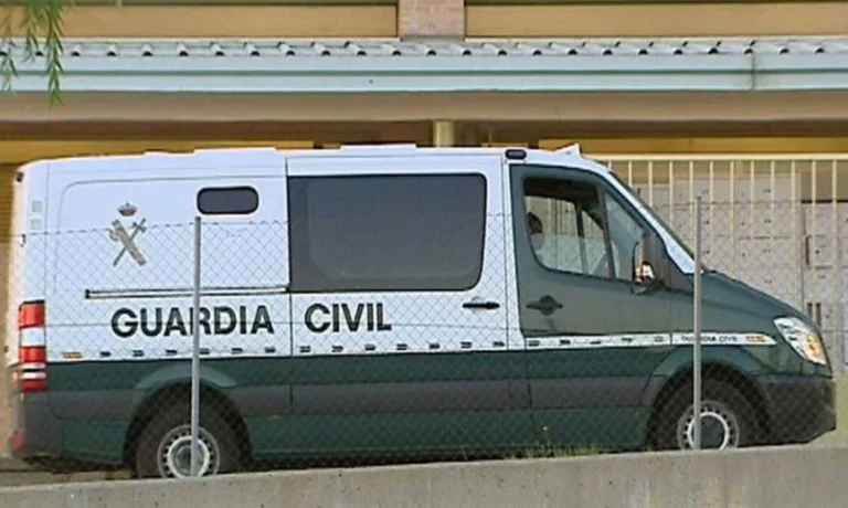 Oxidados, con 15 años y con 1 millón de kilómetros: Así son los vehículos de los que echa pestes la Guardia Civil